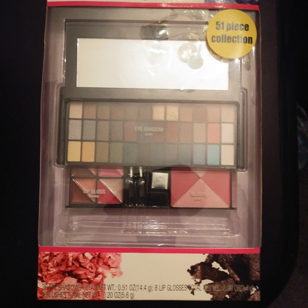 51 Piece Make-up Collection - Picture 2 of 3